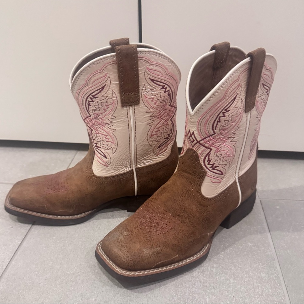 Ariat girls cowboy boots